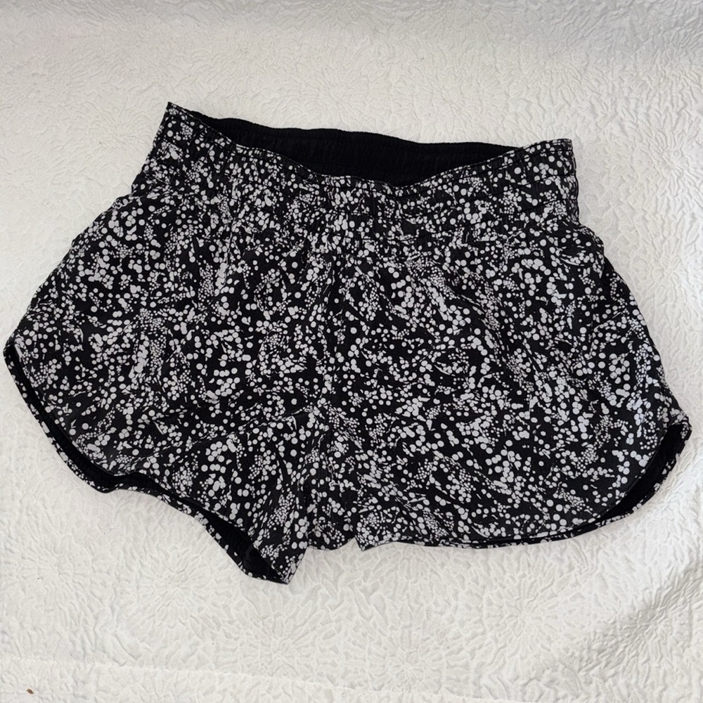 Lululemon Choose A Side Reversible Athletic Short - Picture 4 of 11